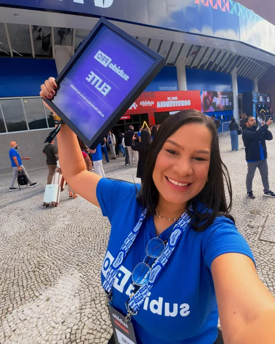 Aline Prado em um evento do mercado de delivery